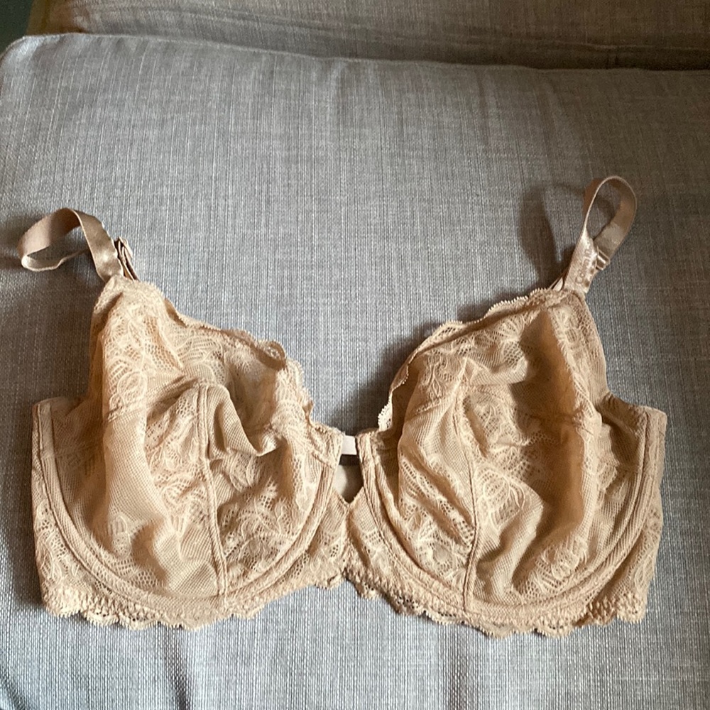 Calvin Klein 36DDD beige lace underwire bra.